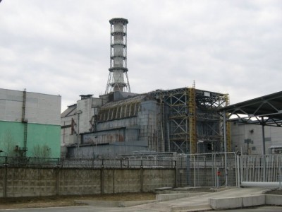 Reaktorblock 4 mit Sarkophag