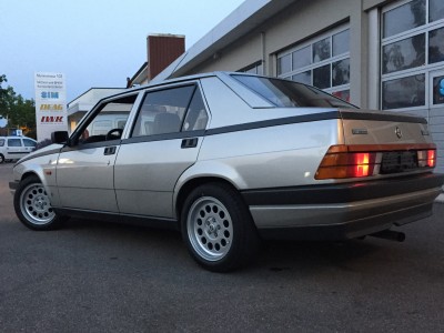 Alfa 75 QV_2.jpg