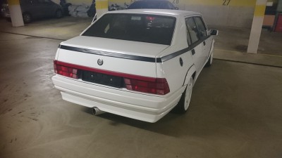 Alfa 75 Turbo back.jpg