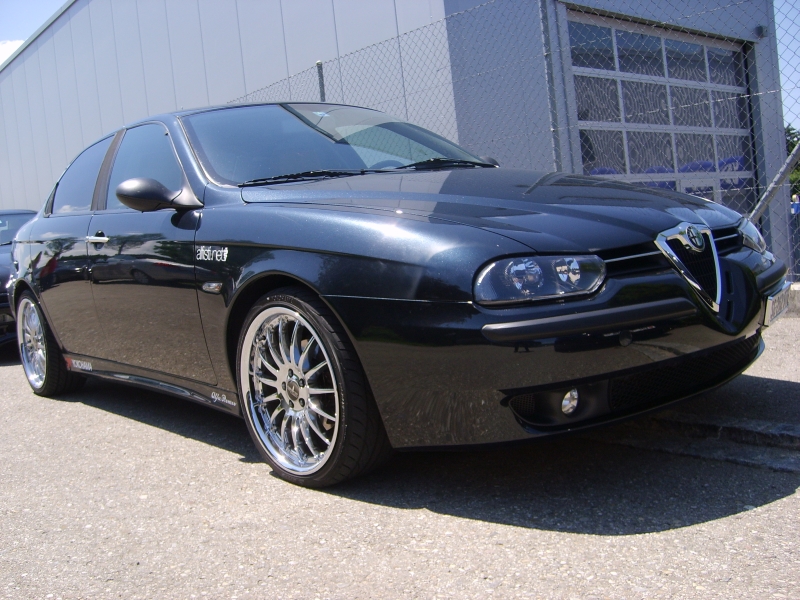 S6000571-.jpg